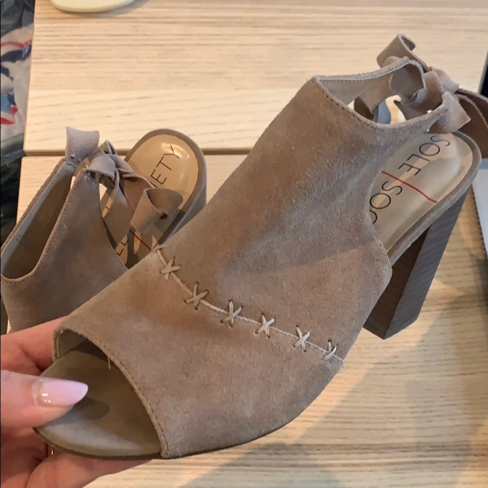 Peep toe heels - taupe/beige